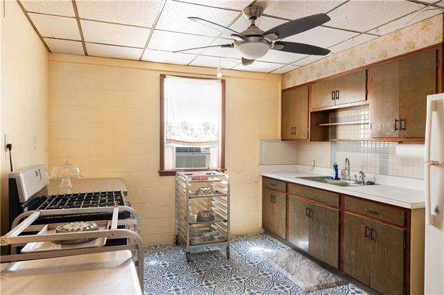 1550 Galvez
